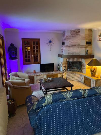 Detached Country House with Landscaped Garden