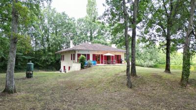 Detached Country House with Landscaped Garden