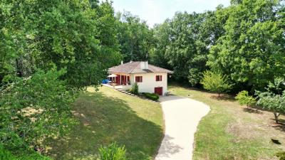 Detached Country House with Landscaped Garden
