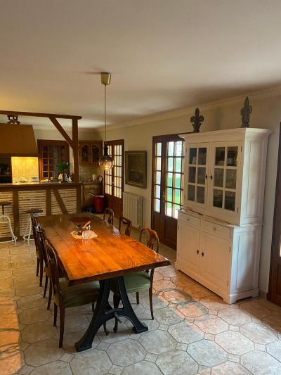 Detached Country House with Landscaped Garden