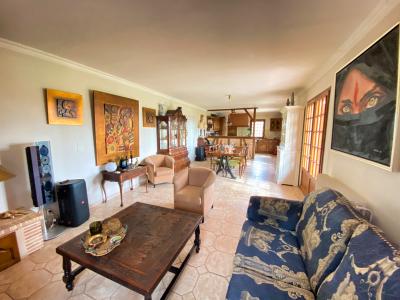 Detached Country House with Landscaped Garden