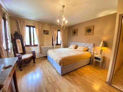 Detached Country House with Landscaped Garden