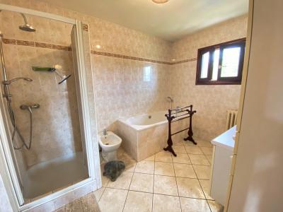 Detached Country House with Landscaped Garden