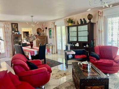 Detached House and Large Garden with Open Views