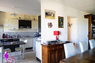 Apartment with Garden and Parking