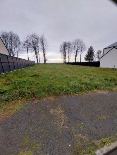 Building Plot For Sale with Services Nearby