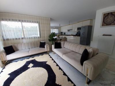 Contemporary Detached House with Garden