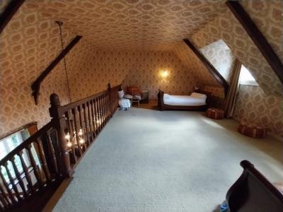 Detached Country House with Terrace and Large Garden