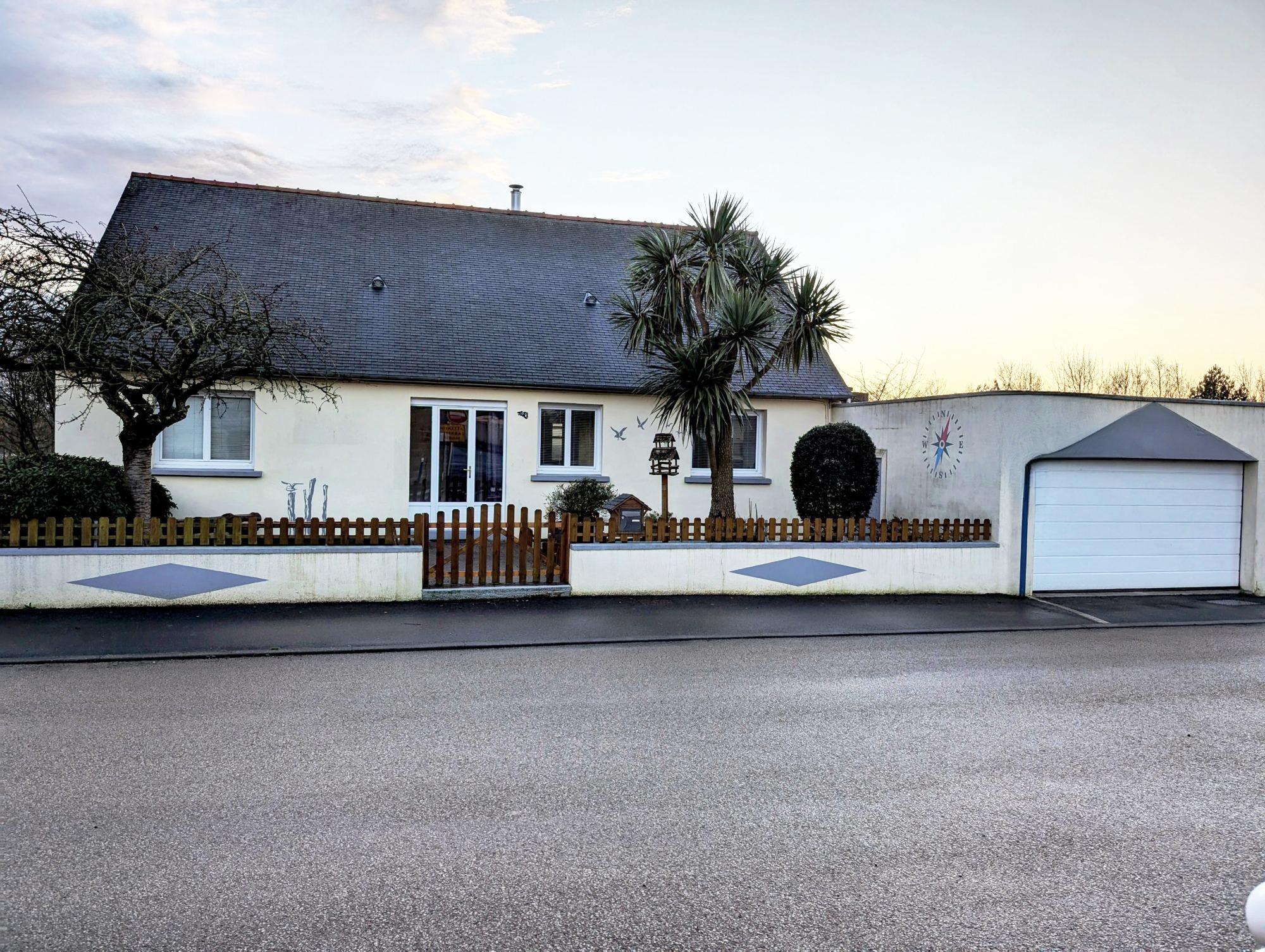 Main Photo of a 3 bedroom  House for sale