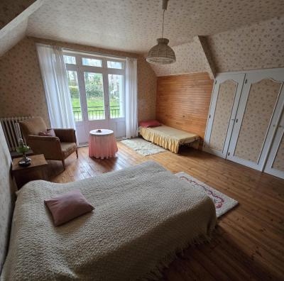 Detached House with Garden