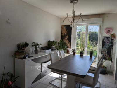 Contemporary Detached House with Garden