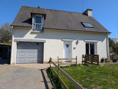 Contemporary Detached House with Garden