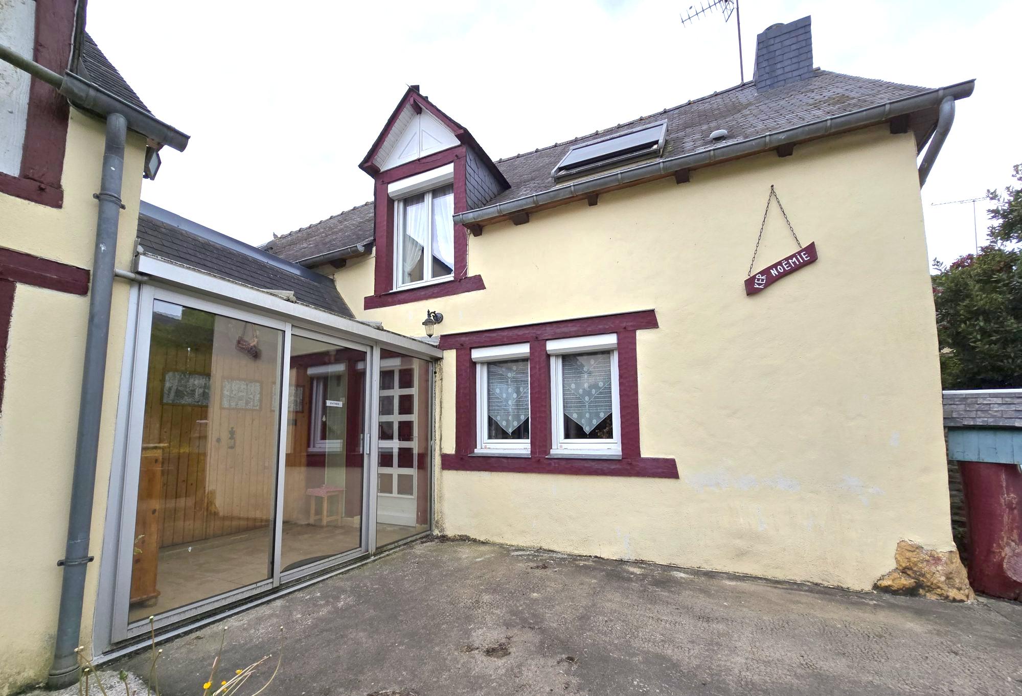 Main Photo of a 4 bedroom  House for sale