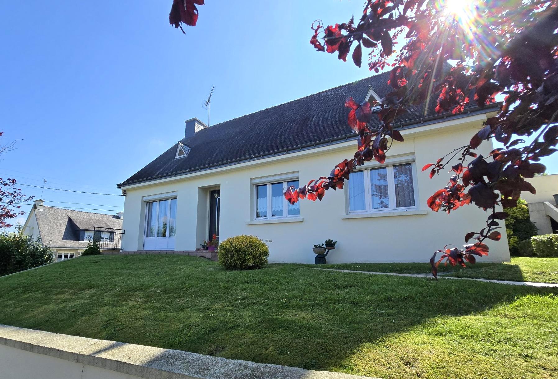 Main Photo of a 4 bedroom  House for sale