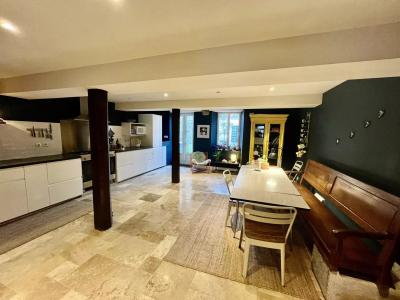 Stylish Town House With Spacious Courtyard