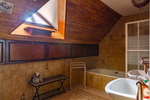 Detached Country House with Swimming Pool