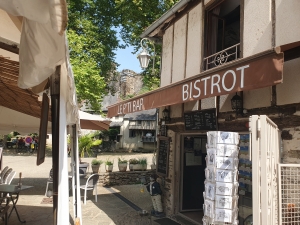 Property with Freehold Business in Lovely Location