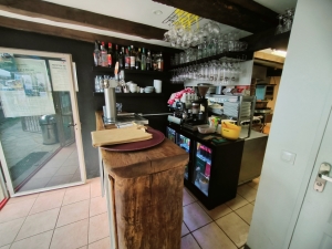 Property with Freehold Business in Lovely Location