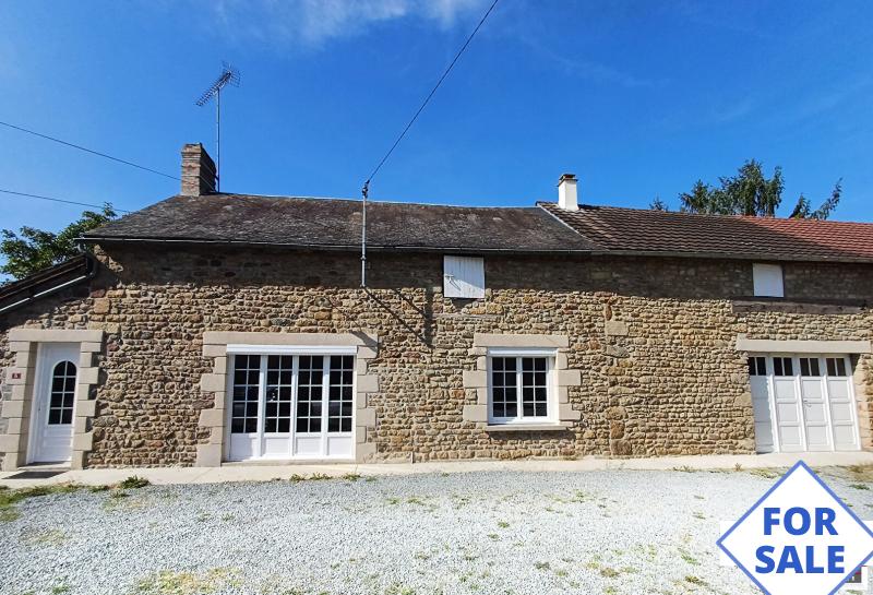 Main Photo of a 4 bedroom  Country House for sale