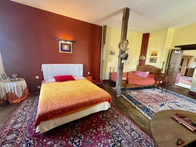 Manor House With Outbuildings with Private Access To The River