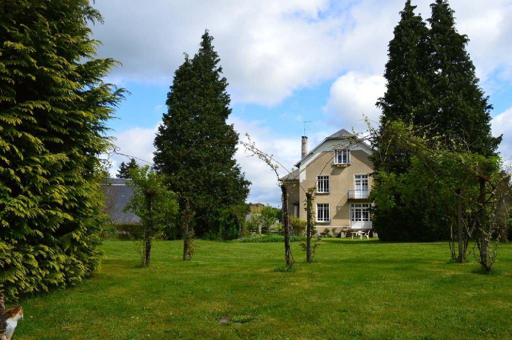 Large House With Outbuildings In A Beautiful Parkland Plot