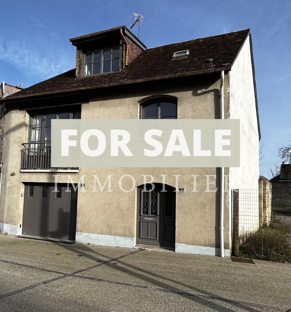 Main Photo of a 3 bedroom  Town House for sale