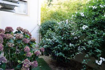 Apartment with Garden and Parking