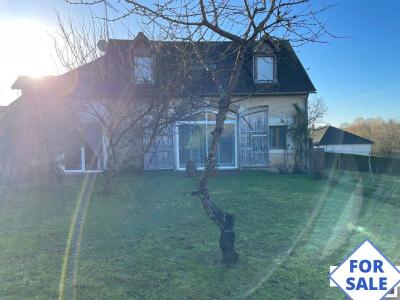 Detached House With Garden And Outbuilding