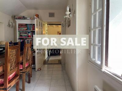 Detached Country House with Landscaped Garden