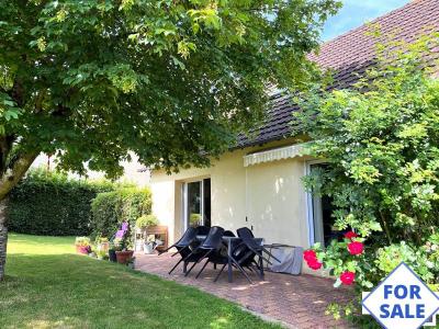 Pretty Traditional Detached House and Garden