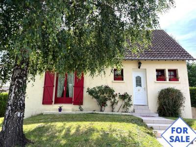 Pretty Traditional Detached House and Garden