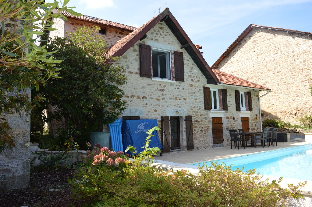 House, Barn And Pool, Almost One Hectare