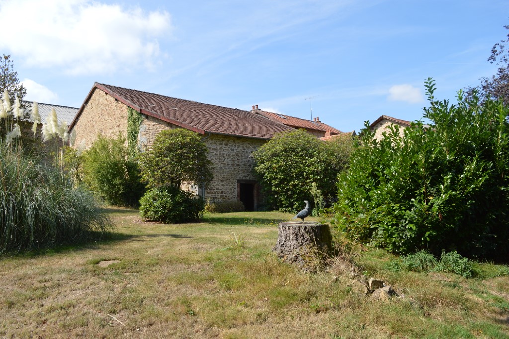 House, Barn And Pool, Almost One Hectare