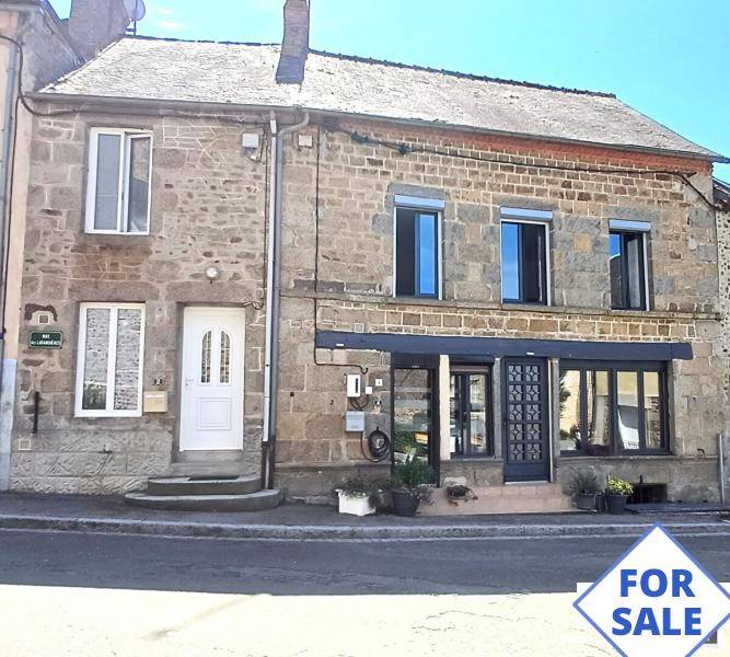 Main Photo of a 3 bedroom  Cottage for sale