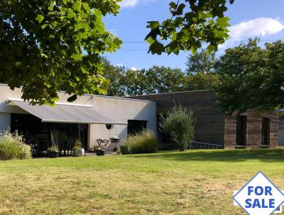 Contemporary Detached House with Landscaped Garden