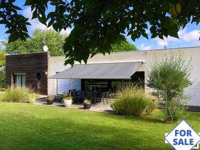 Contemporary Detached House with Landscaped Garden