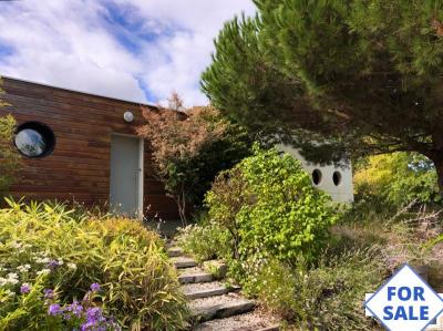 Contemporary Detached House with Landscaped Garden