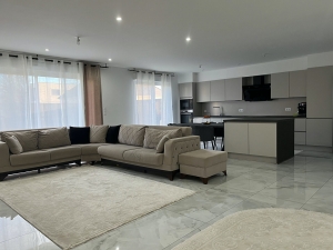 Single Storey Villa With Garden