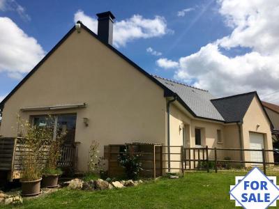 Contemporary Detached House with Garage and Garden