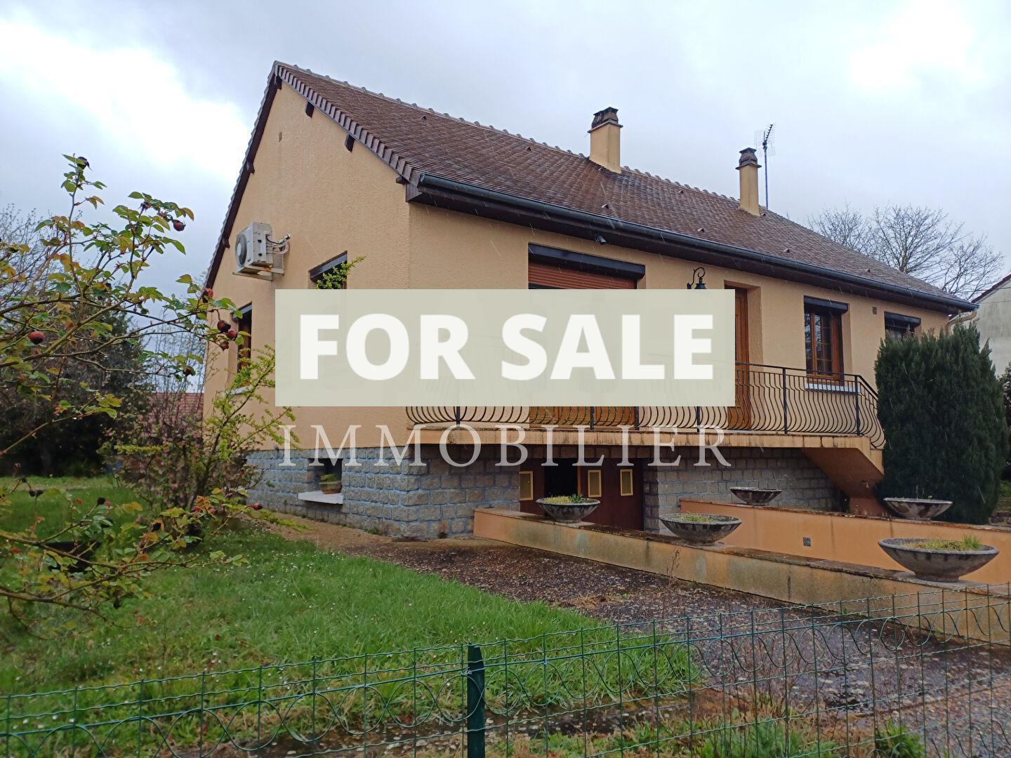 Main Photo of a 3 bedroom  Maison for sale