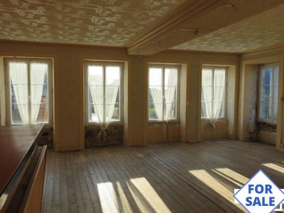 SLD02640 - Under Offer with Cle France