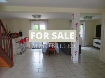 4 Bedrooms - Maison - Pays-de-la-loire - For Rent - A12445