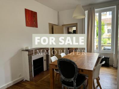 Pretty Town House with Nice Garden