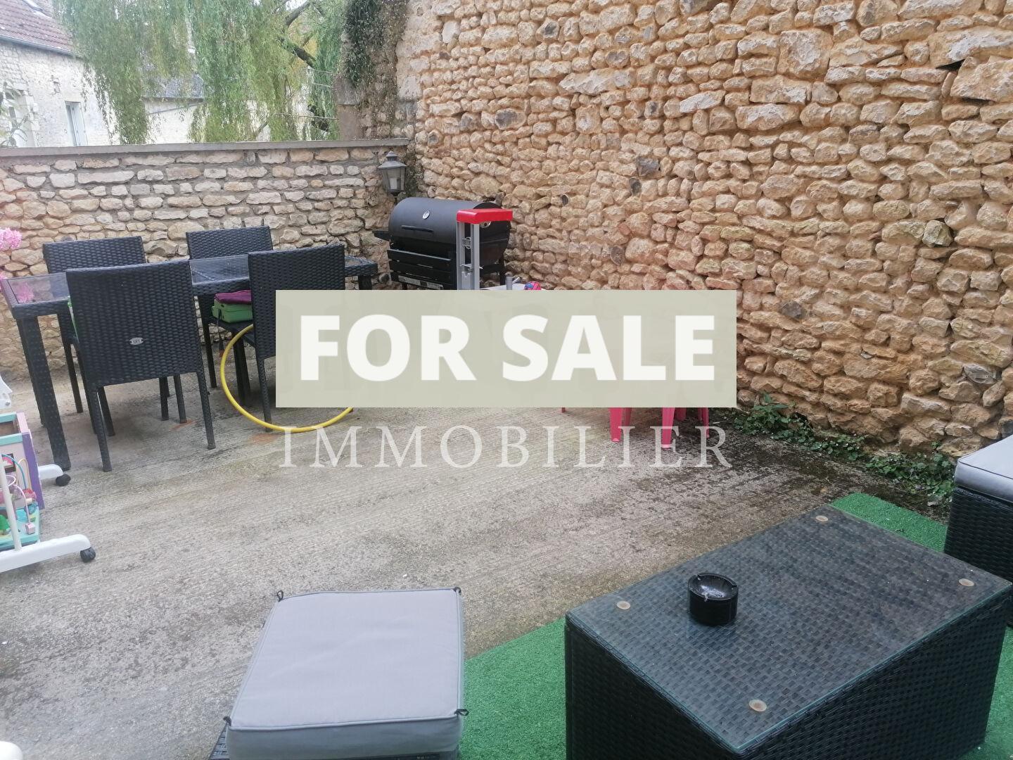 Main Photo of a 3 bedroom  House for sale