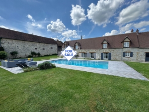 Detached Country House with Swimming Pool
