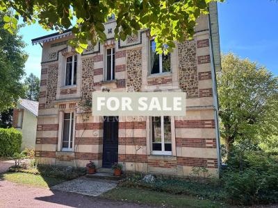 Charming Manor House Style Property with Outbuilding