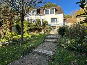 Traditional House with Garden