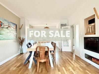 Contemporary Detached House with Pond