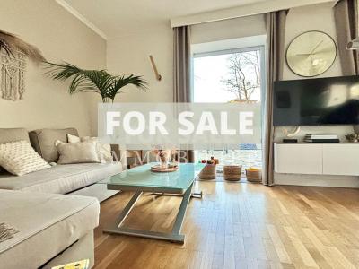 Contemporary Detached House with Pond