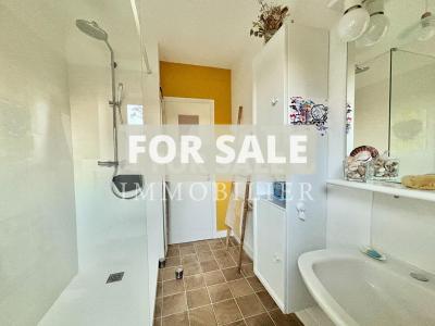 Contemporary Detached House with Pond